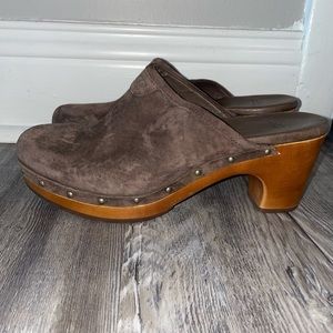 UGG Australia Brown Clogs. Size 8.